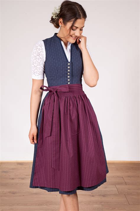 hochgeschlossene dirndl wirkes.